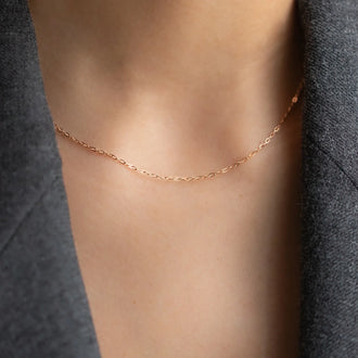 close up of ANNA necklace LARA in rose gold worn