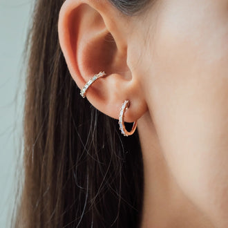 Woman wearing Ear Cuff and Earring JOLIE with white diamonds and in rose gold