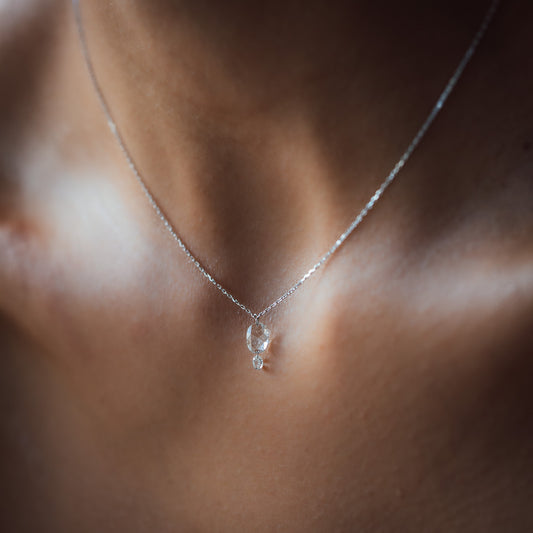 whitegold necklace with diamonds on woman