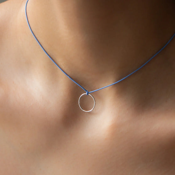 necklace LEXI with round pendant in sterling silver and blue thread