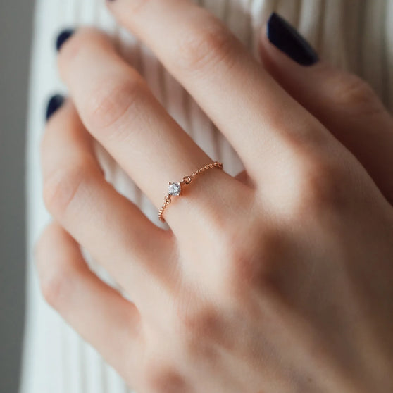 ring SOUL in rose gold with white diamond on womans finger