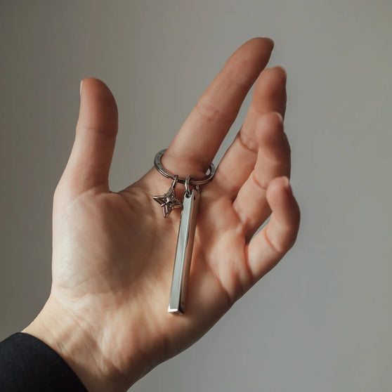 Keychain BAR in steel on finger